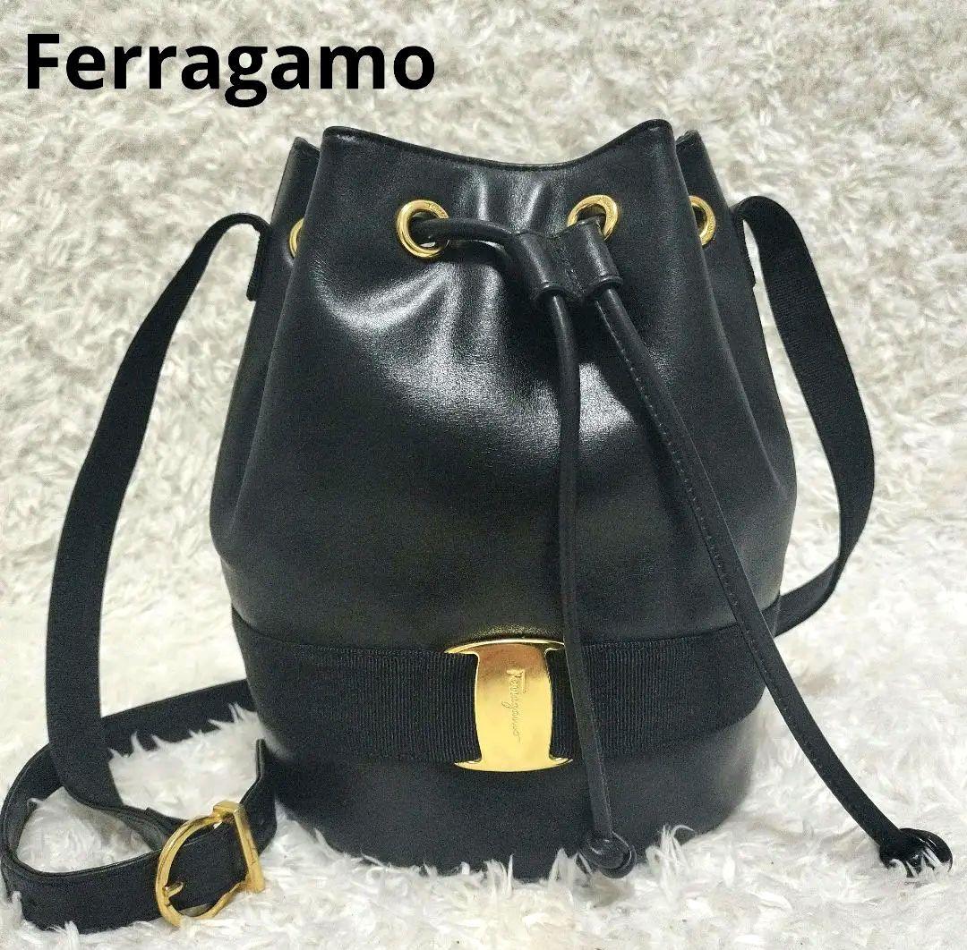 美品✨フェラガモ 巾着 ショルダーバッグ ヴァラ ガンチーニ ブラック