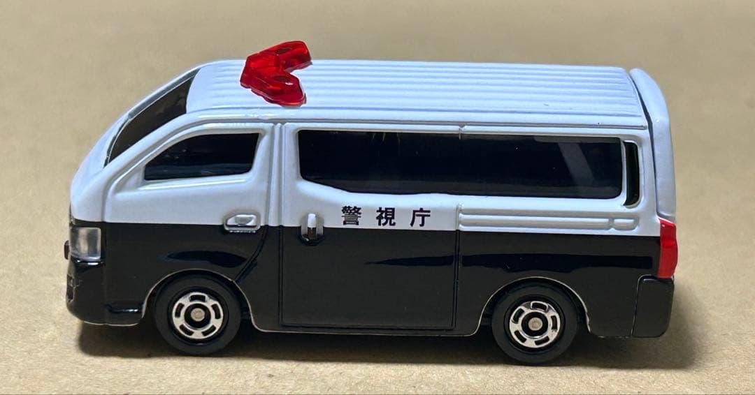 非売品 トミカ 日産 NV350 キャラバン パトロールカー 当選通知書付