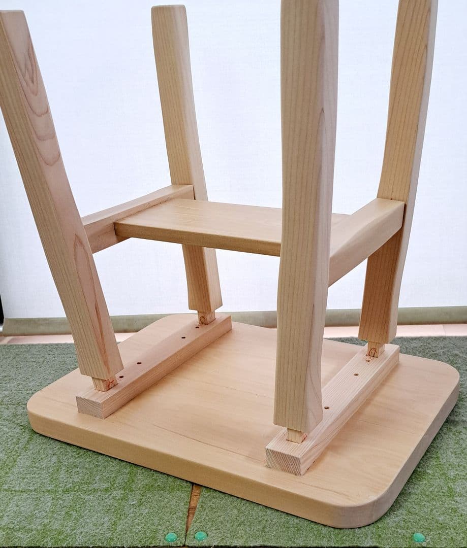 Aurelius さまへ桧スツールと ４段チェストです。