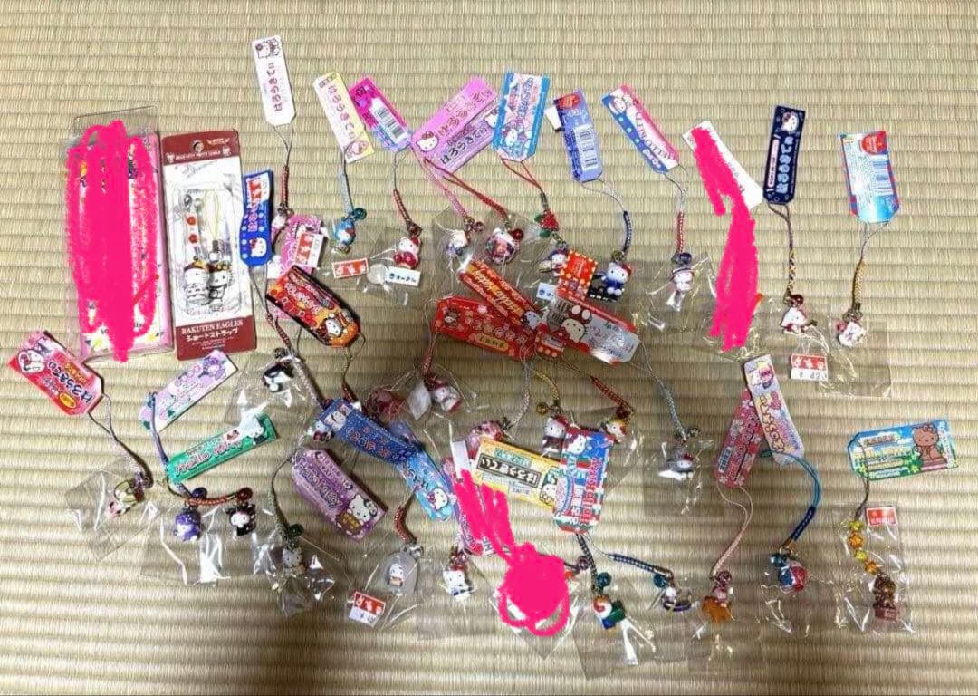 ハローキティ ご当地根付けキーホルダー 142個　レア物あり　まとめ売り