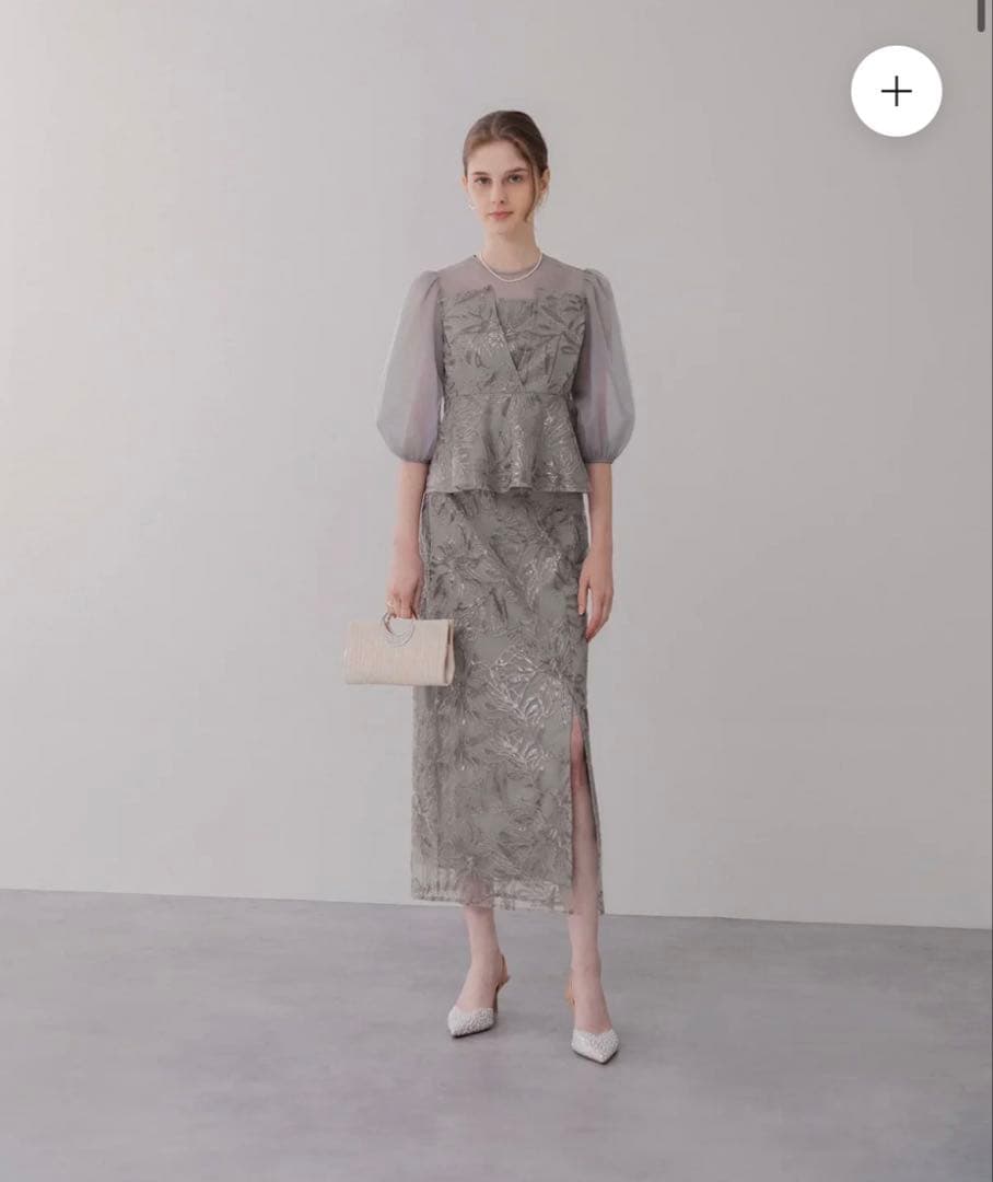 LEJAシアーパフスリーブペプラムスパンコール花柄セットアップドレス