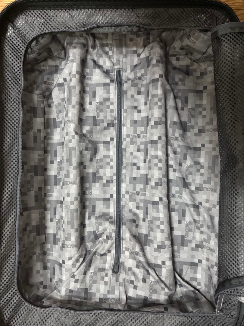 リモワ　サルサ　ブラック　32L 4輪　キャビン　機内持ち込み