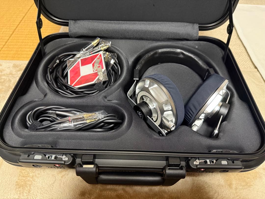 美品 final D8000 シルバー プロテクトケース付き【付属品完備】