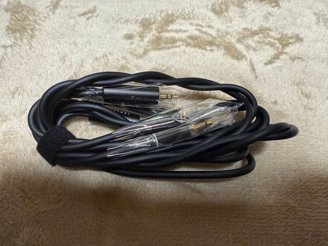 美品 final D8000 シルバー プロテクトケース付き【付属品完備】