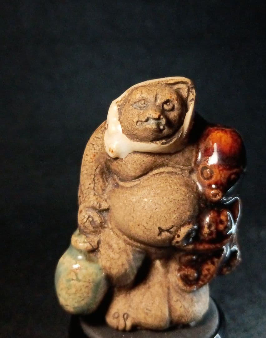 向井和平 在銘 根付「蛸と酒を買って帰る狸 」砥部焼 中興の祖 名品
