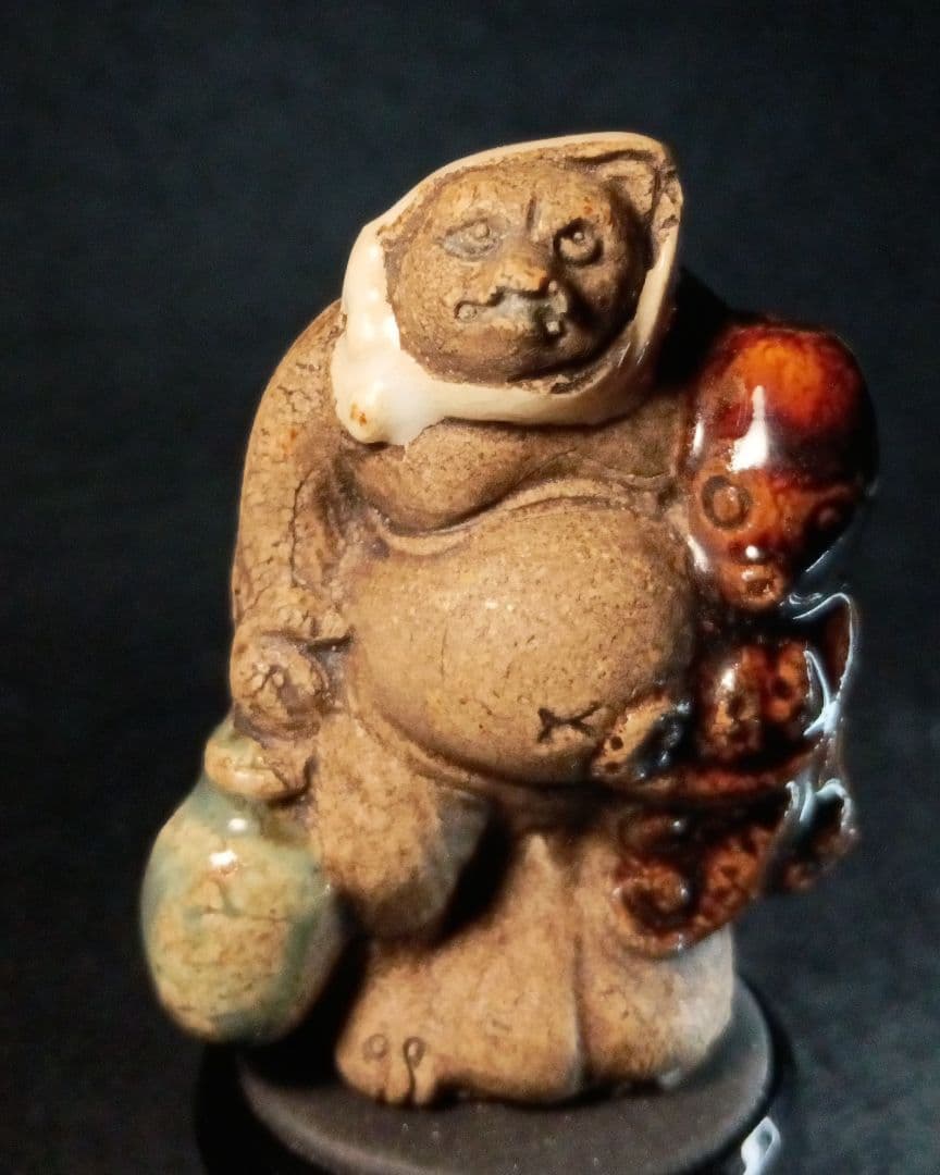 向井和平 在銘 根付「蛸と酒を買って帰る狸 」砥部焼 中興の祖 名品
