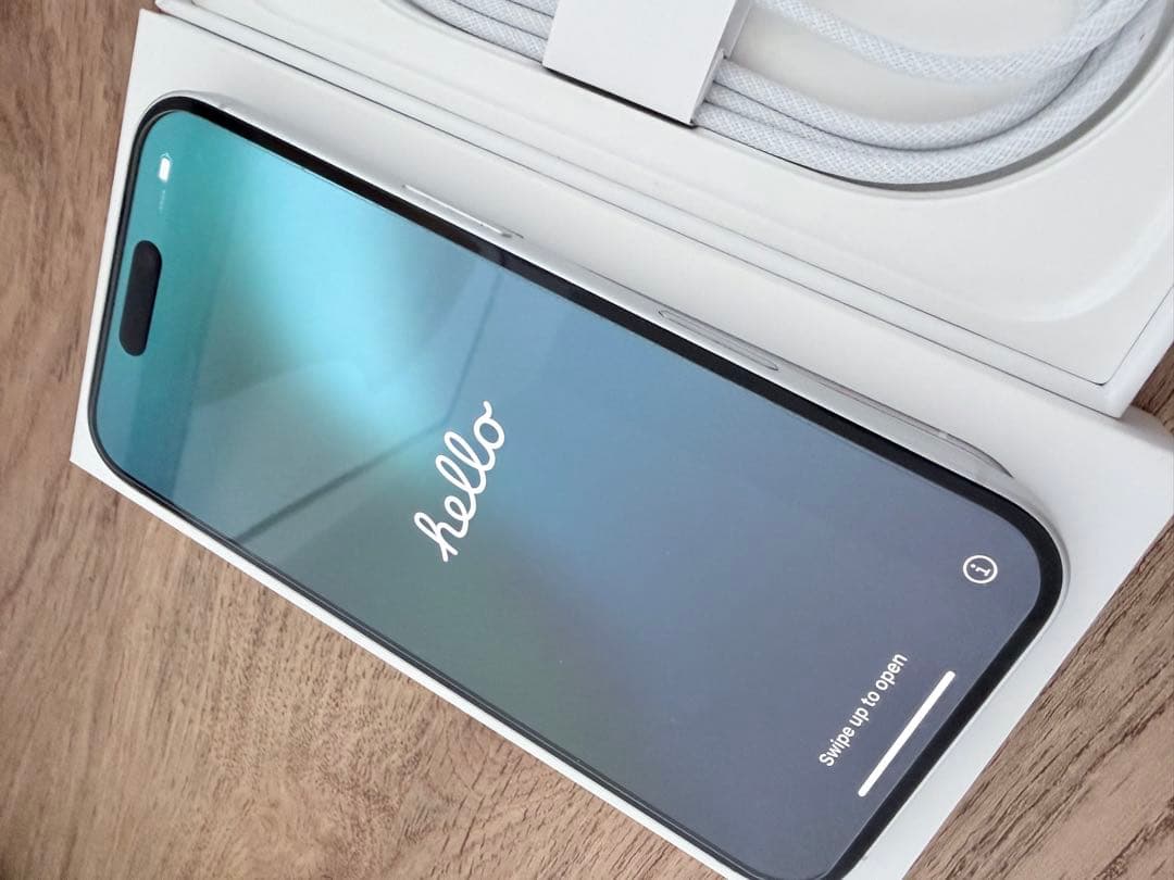 超美品 iPhone16 無印 128gb ホワイト 本体SIMフリー