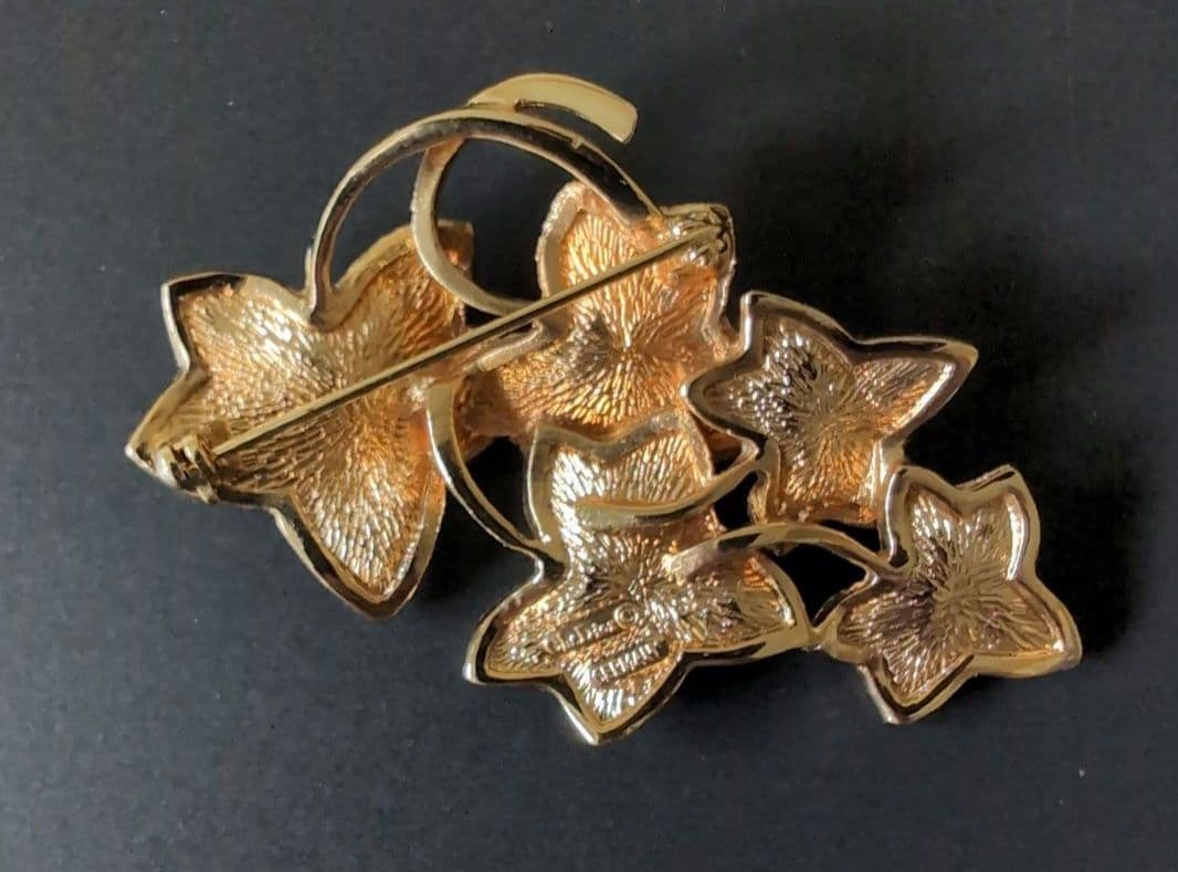 ヴィンテージ　Christian Dior リーフブローチ ゴールド