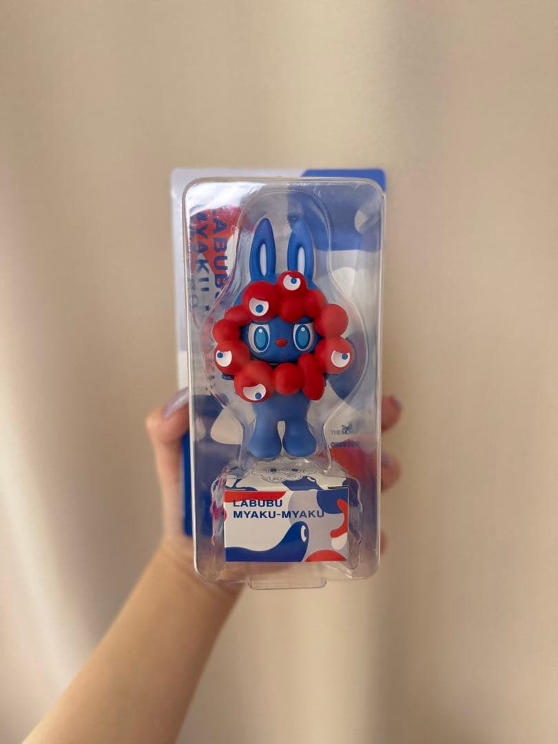 万博2025 限定　ミャクミャク×Labubu ストラップ付フィギュア