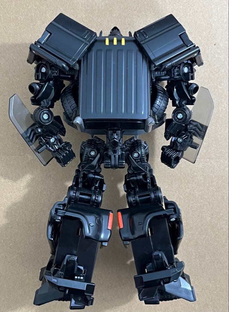 トランスフォーマー　スタジオシリーズ　SS-15 アイアンハイド