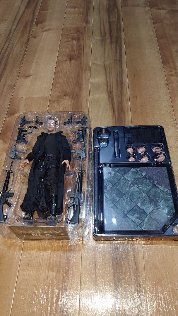 ホットトイズ　マトリックス ネオ フィギュア 　hottoys Neo