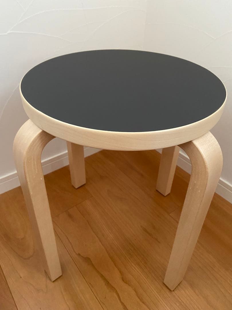 artek スツール　E60 4本脚リノリウム スコープ　4本脚　チャコール15