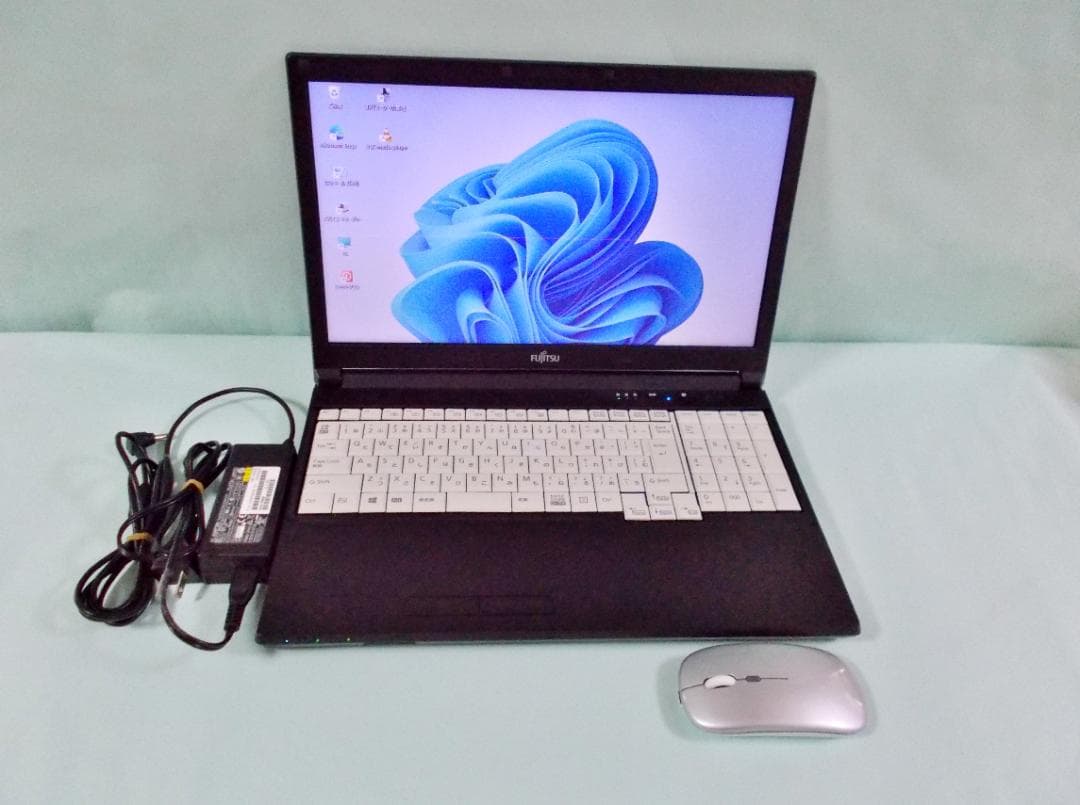 富士通　ノートパソコン　Lifebook A576/p