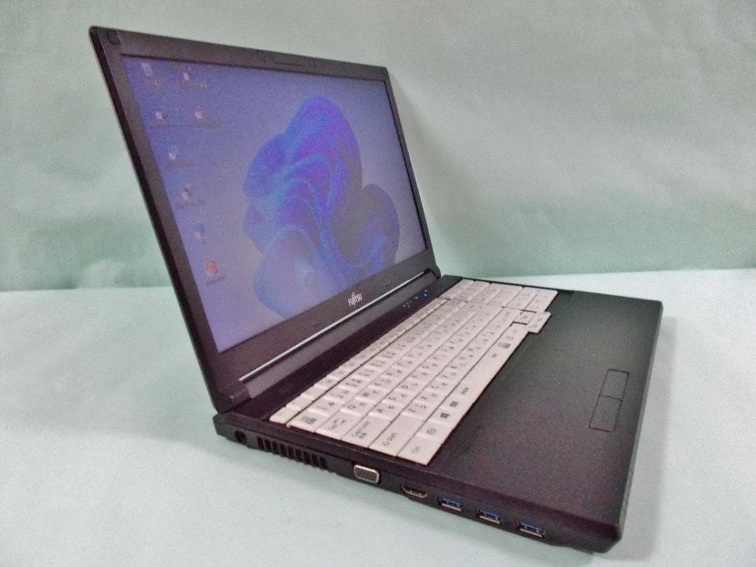 富士通　ノートパソコン　Lifebook A576/p