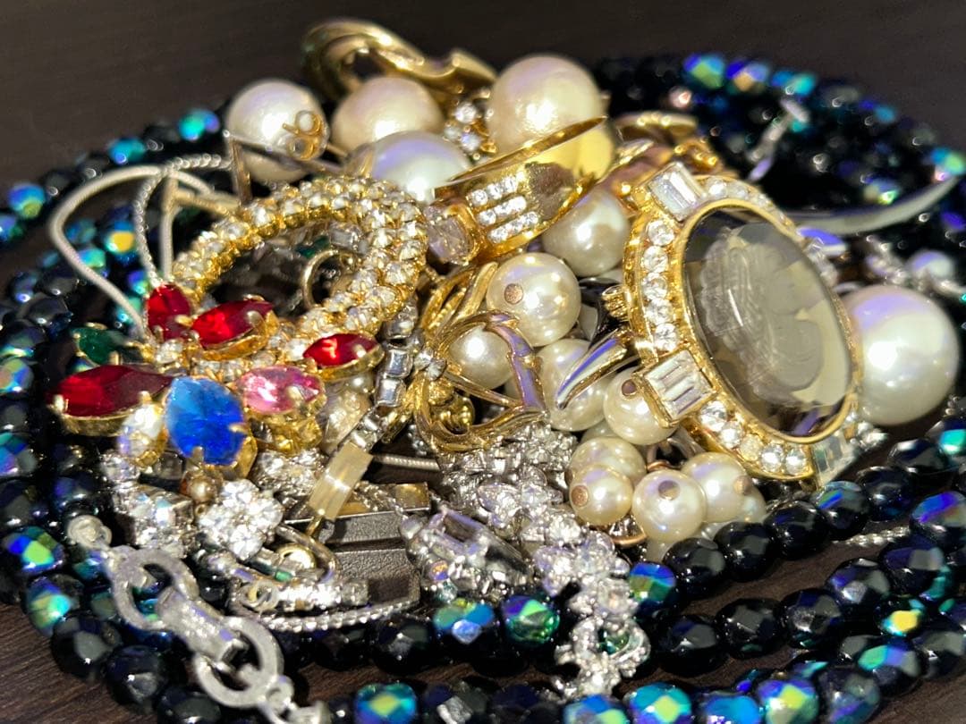 け*ー様 【遺品整理】アクセサリー大量 まとめ売り 金/シルバーの可能性あり