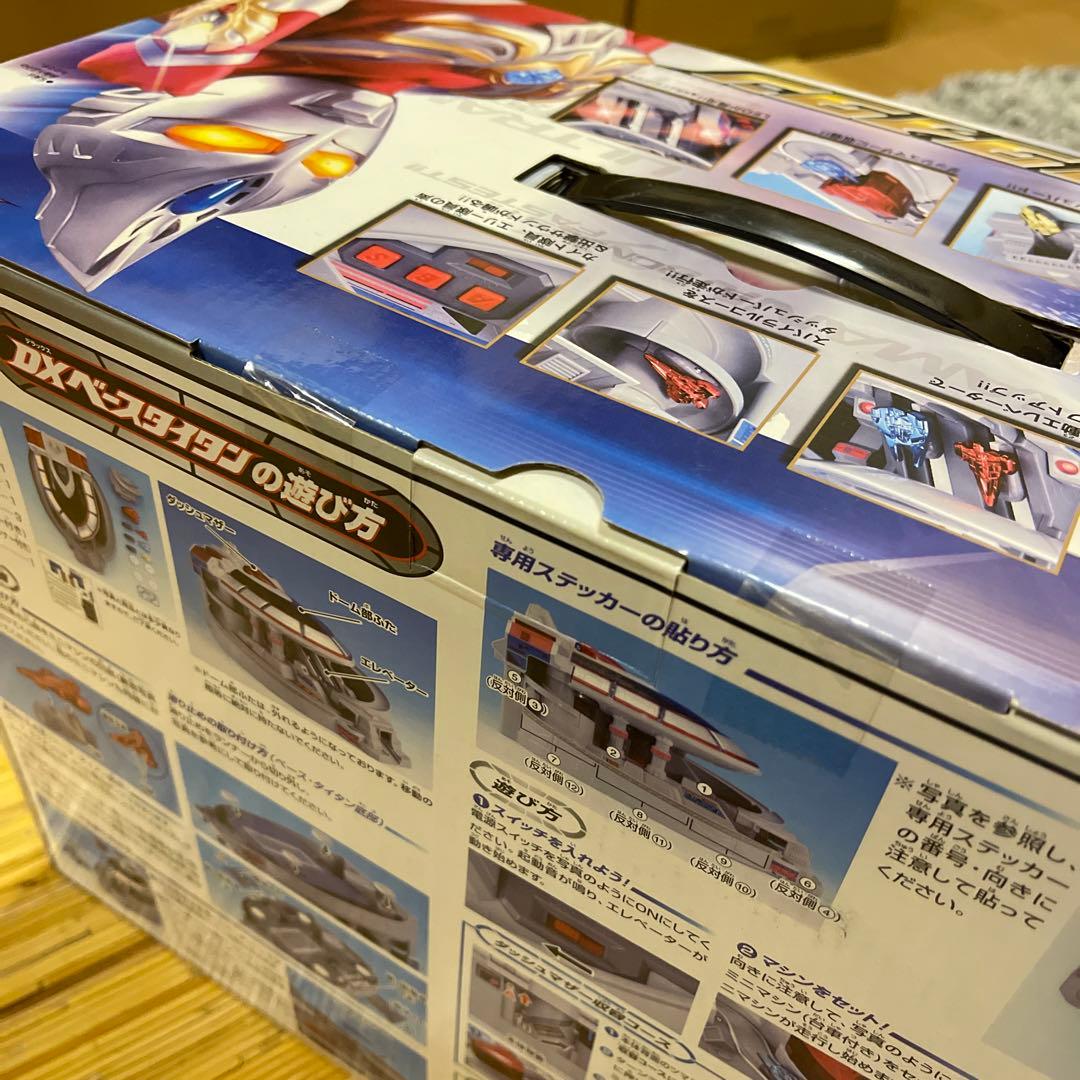 バンダイ/ウルトラマンマックス/電動出撃基地DXベースタイタン