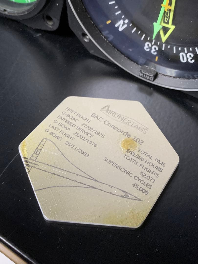 超音速旅客機 コンコルド 垂直尾翼 タグ 六角形 裏彫刻 英国航空 実機 飛行機