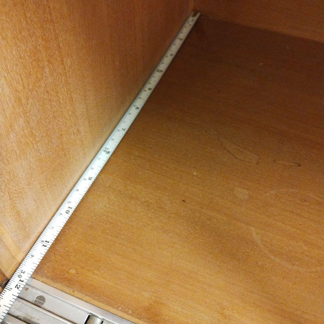 飾り棚・ガラス扉付き木製キャビネット