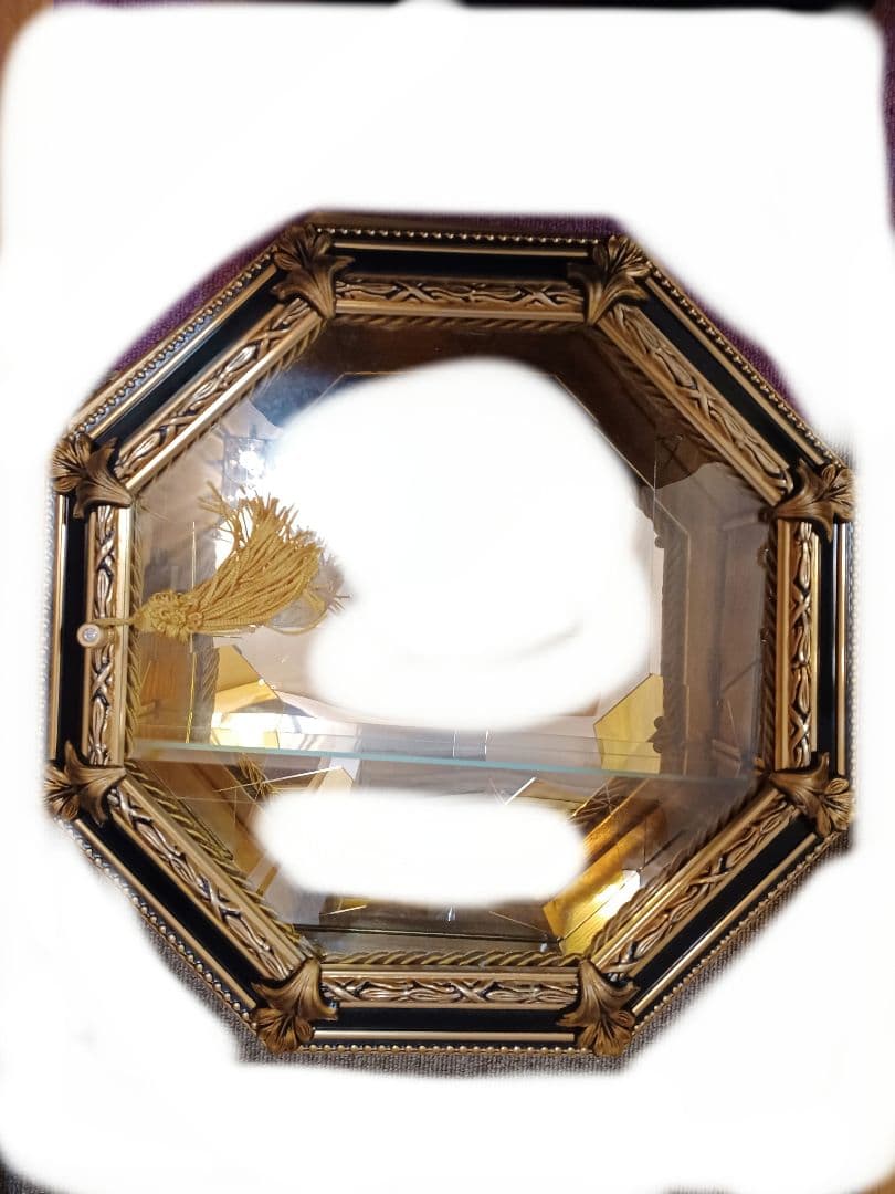 八角形のガラスショーケース