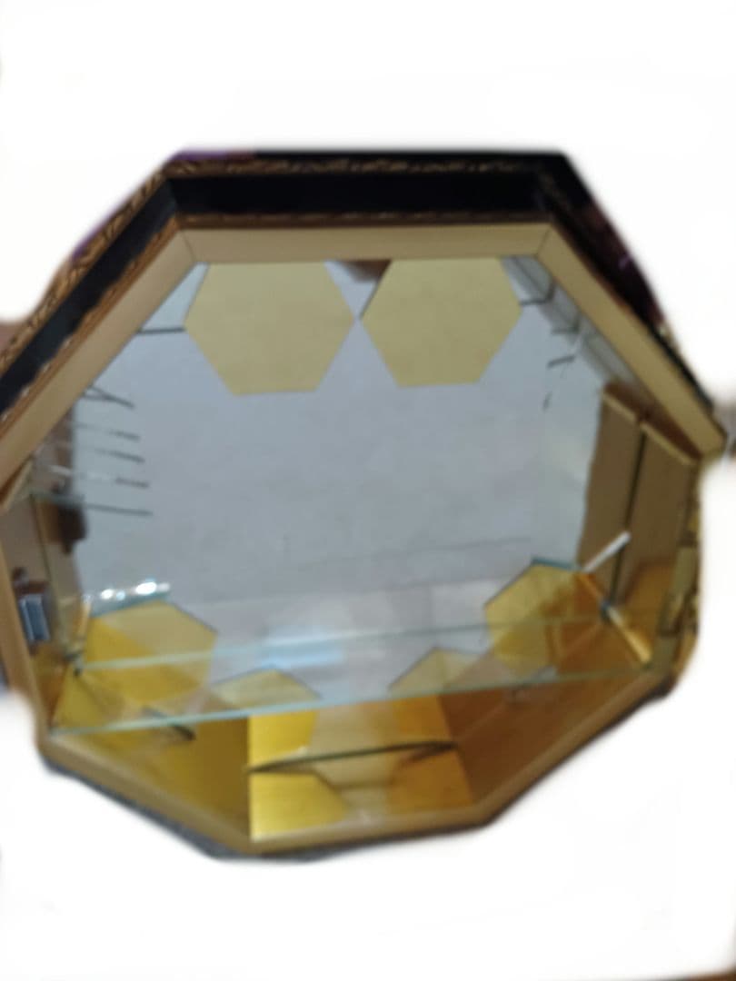 八角形のガラスショーケース