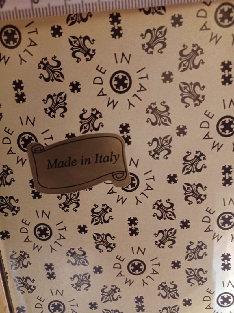 八角形のガラスショーケース