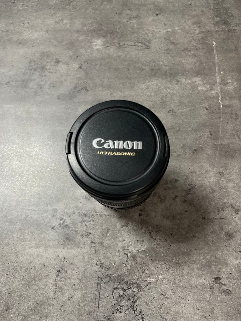 キャノン　EF24-105mm ズームレンズ