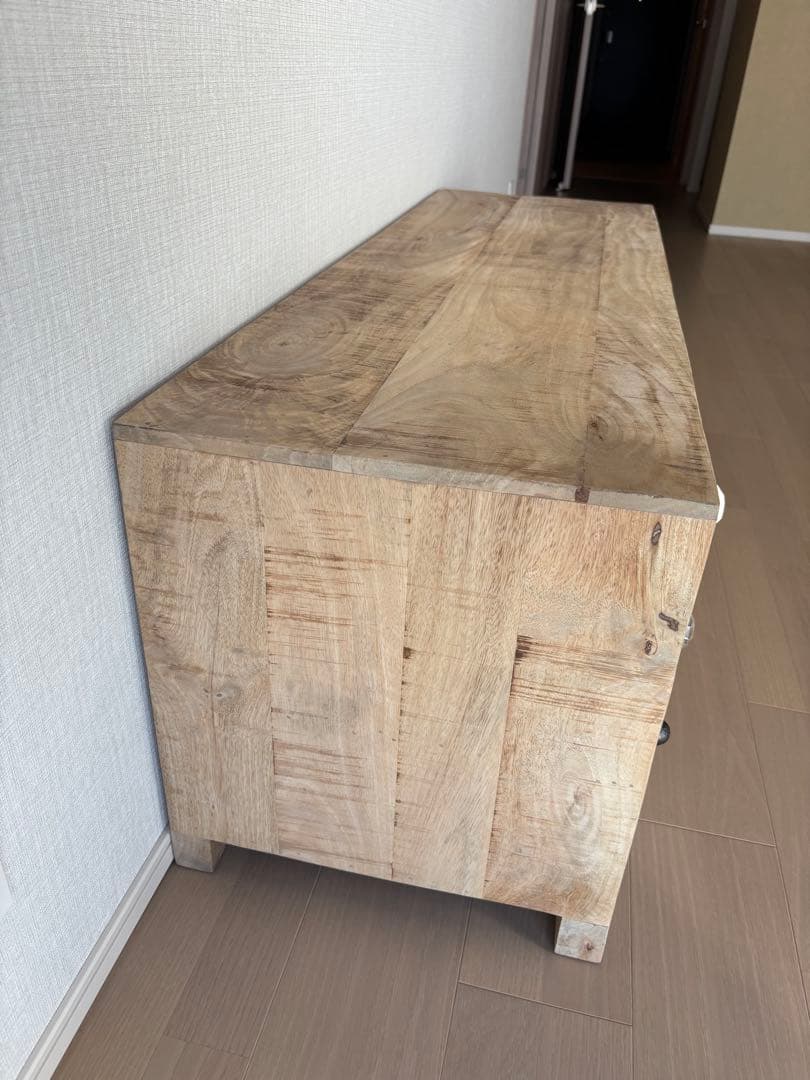 KARE 装飾的な木製テレビ台　プロ テレビボード