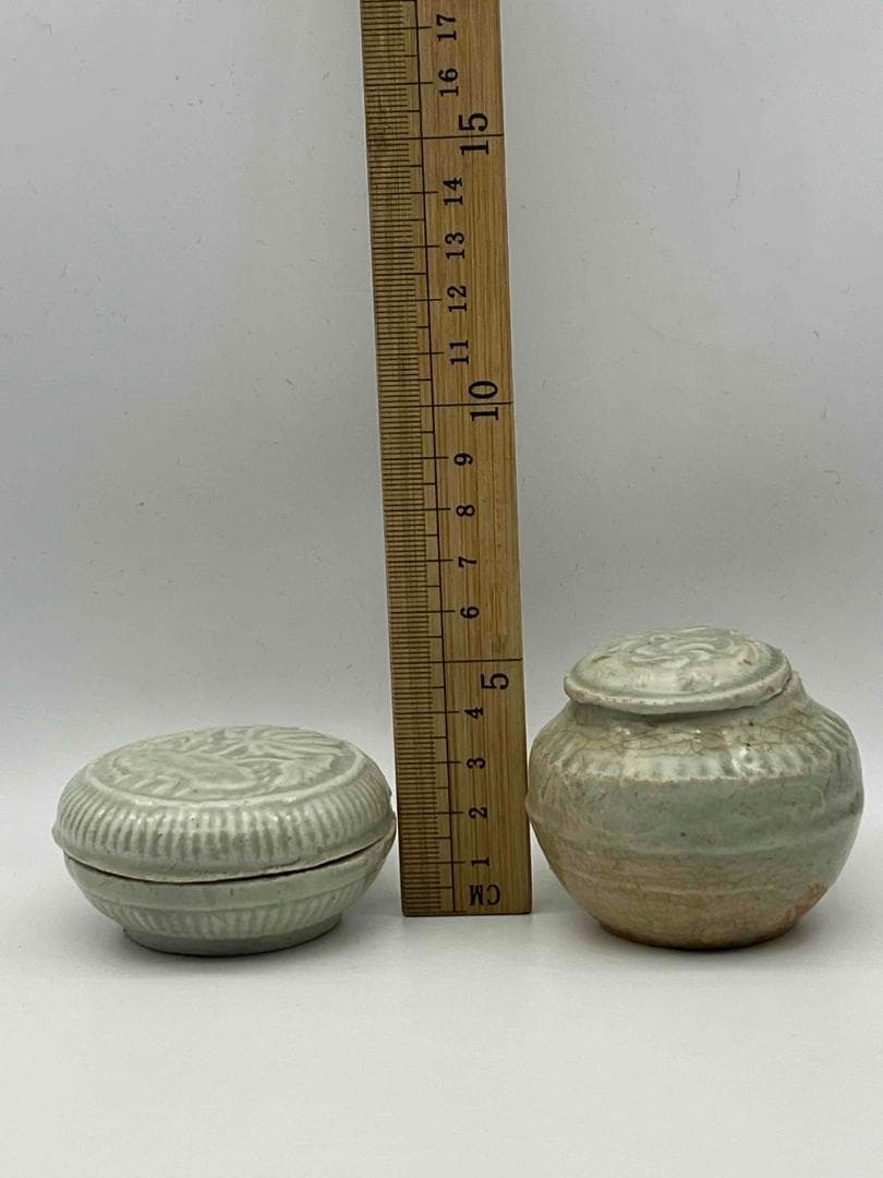 宋時代 青磁 越州窯　刻花卉文共蓋壺　蓋付き、 刻蓮花朱泥盒 香盒(F-86)