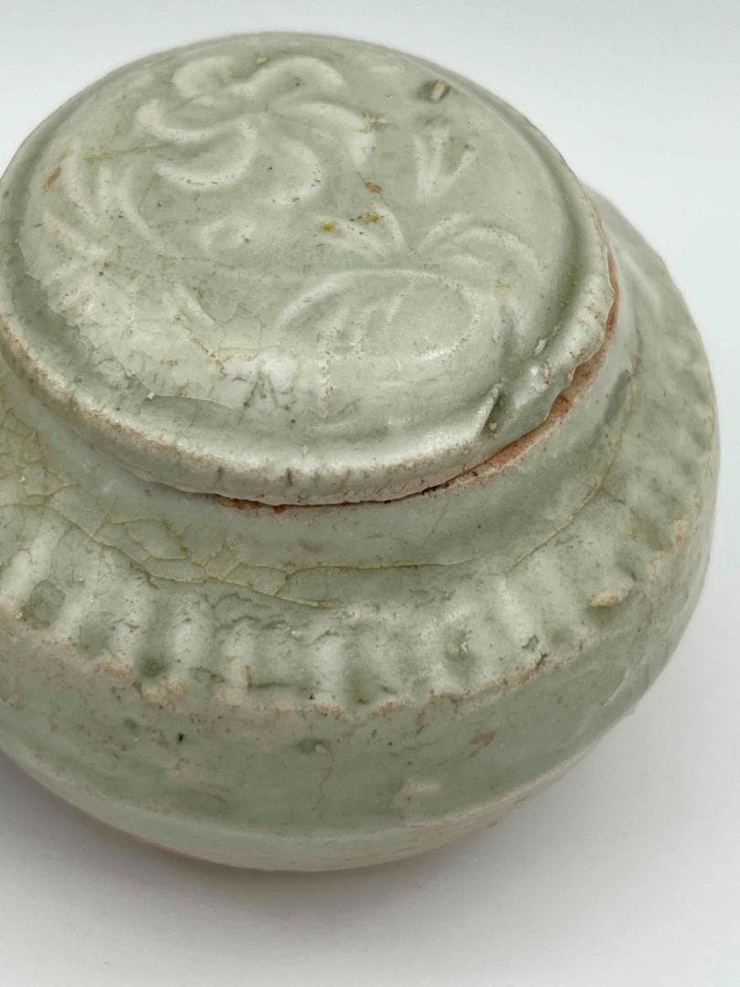 宋時代 青磁 越州窯　刻花卉文共蓋壺　蓋付き、 刻蓮花朱泥盒 香盒(F-86)