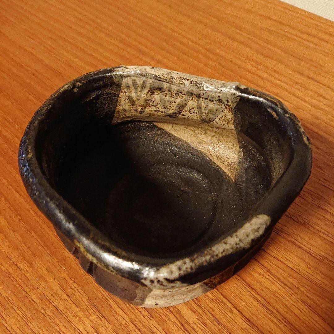 黒織部檜垣文茶碗　特別出品