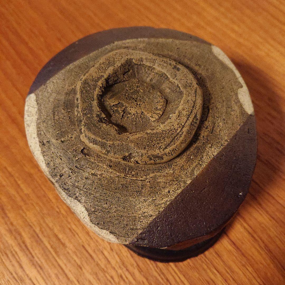 黒織部檜垣文茶碗　特別出品