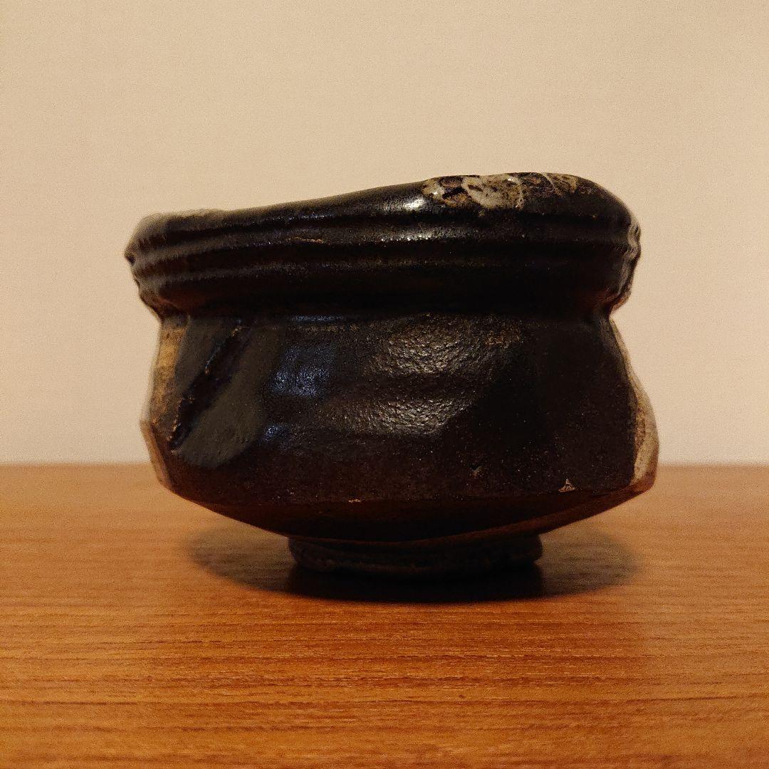 黒織部檜垣文茶碗　特別出品