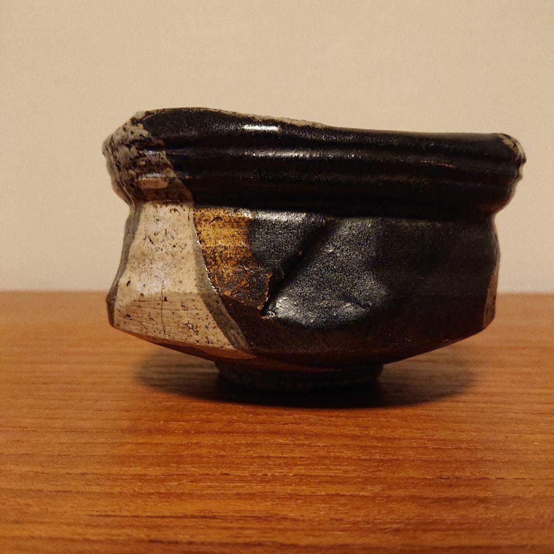 黒織部檜垣文茶碗　特別出品