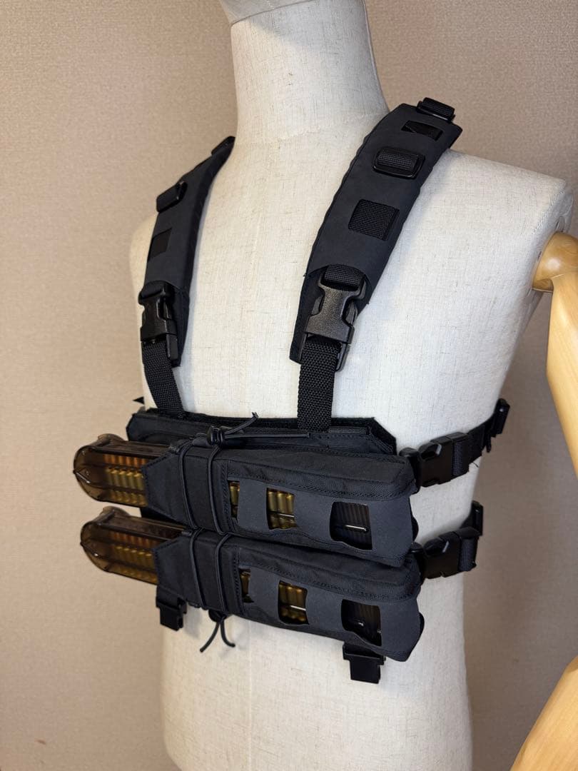 【オーダー品】P90 マガジン用 チェストリグ 黒 マガジン２本付き
