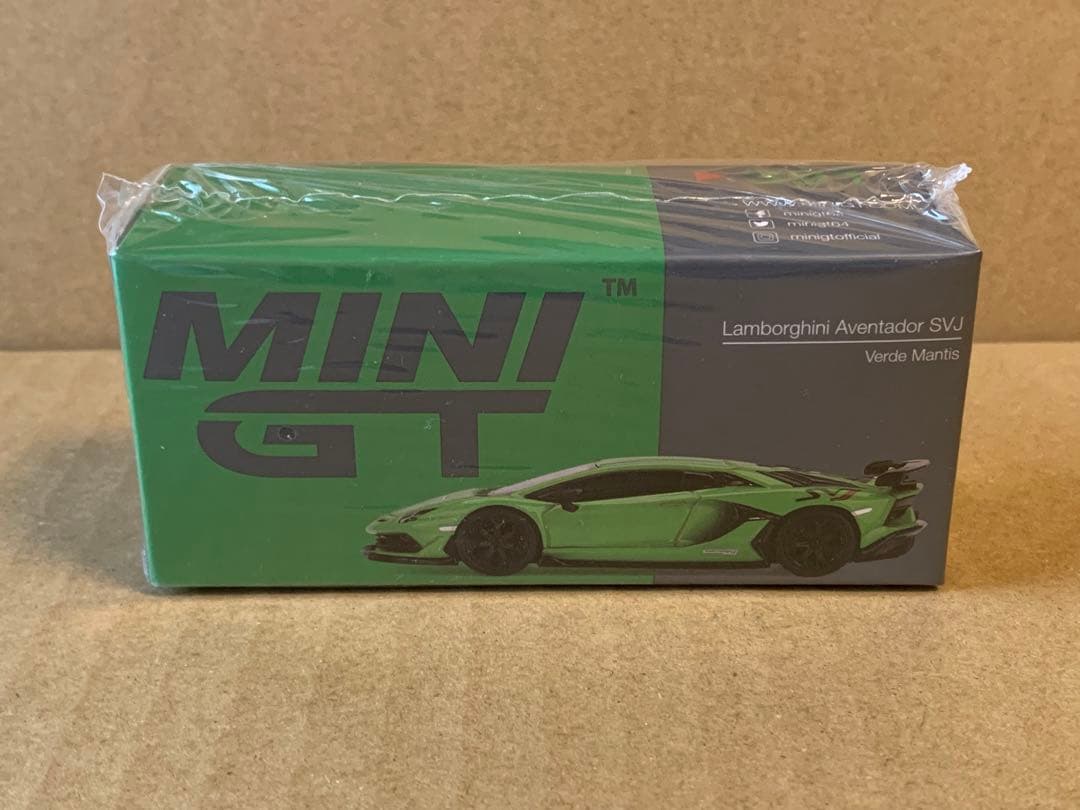 MINI GT 1/64 ランボルギーニ アヴェンタドール SVJ グリーン 左