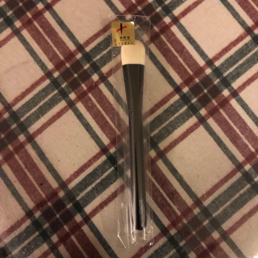 11. SOYO スムース ファンデーション ブラシ