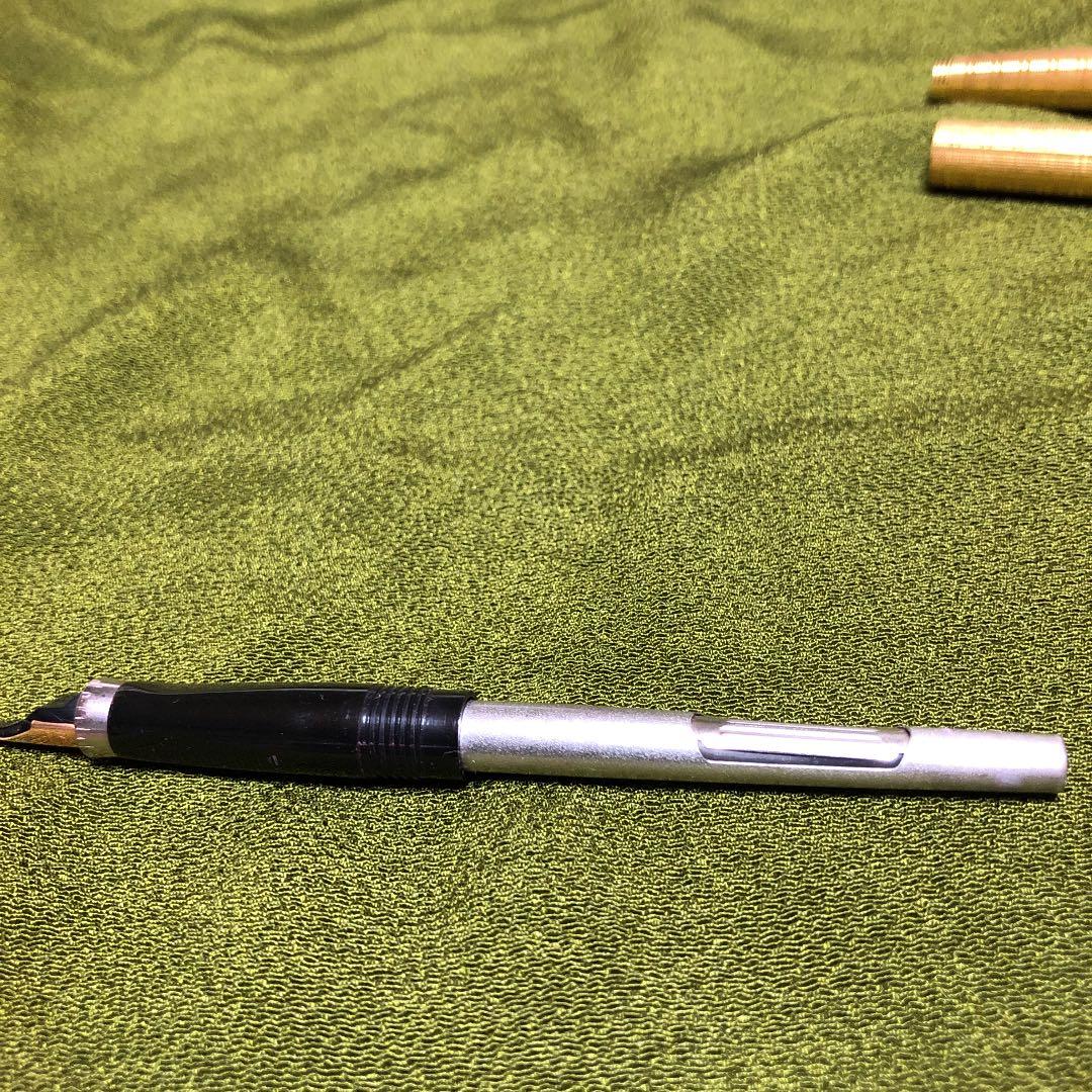 パーカーの万年筆。インクを入れただけ。未使用に近い。