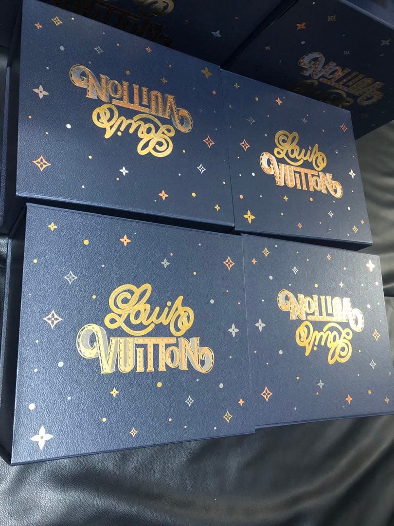 ルイヴィトン　ホリデー限定　バッグ等の箱9箱　大サイズ、中サイズ