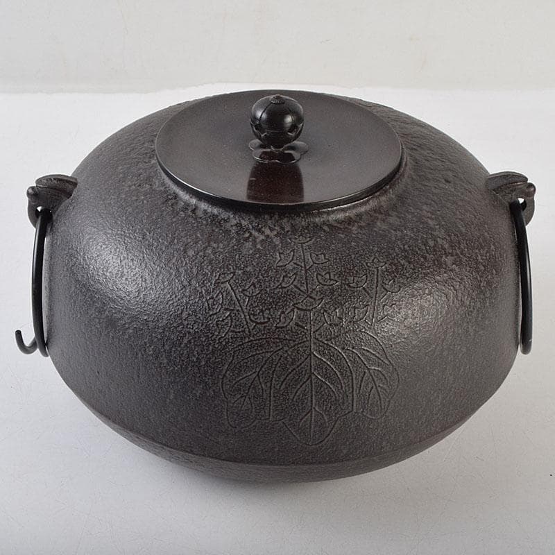 茶道具　人間国宝　釜師　高橋敬典作　菊桐文　平丸政所釜　共箱　V　R9044B