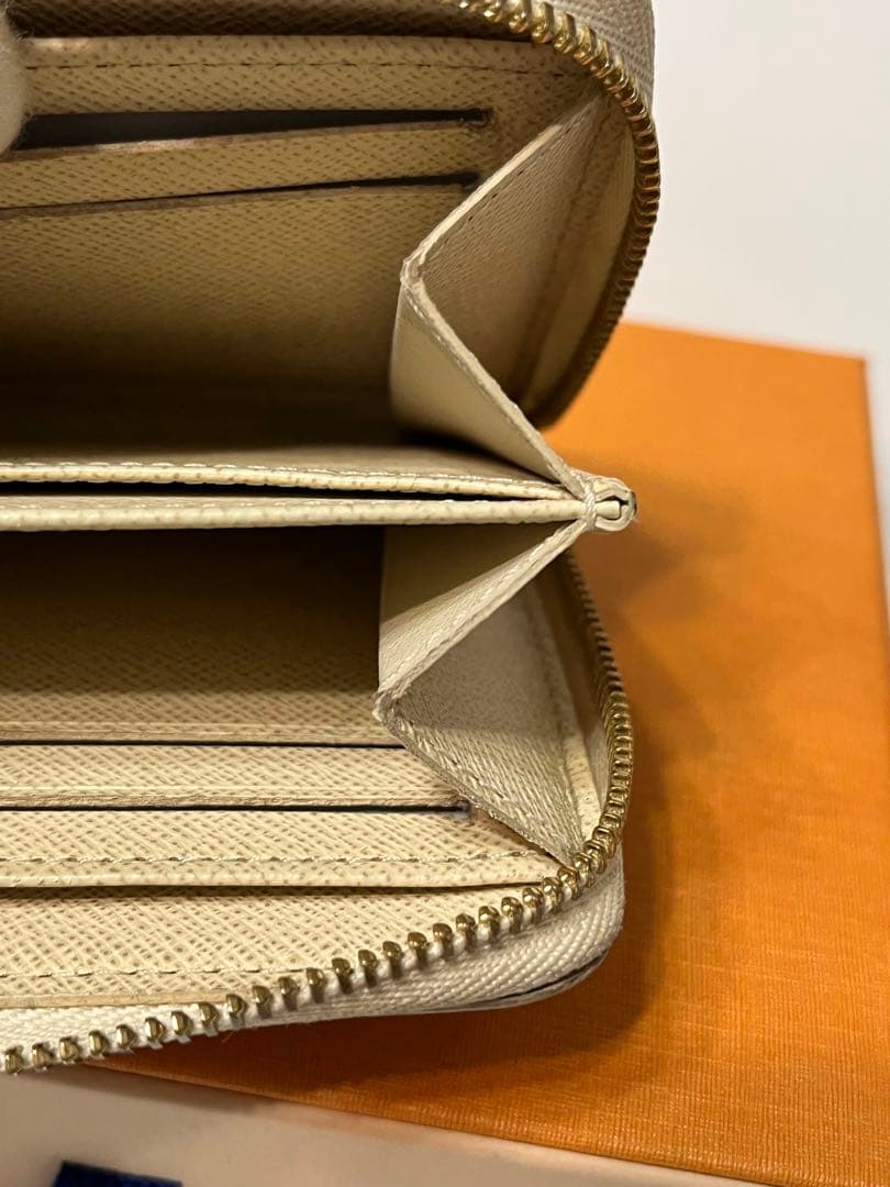 ルイヴィトン ダミエ アズール ジッピー パース コンパクトウォレット 白