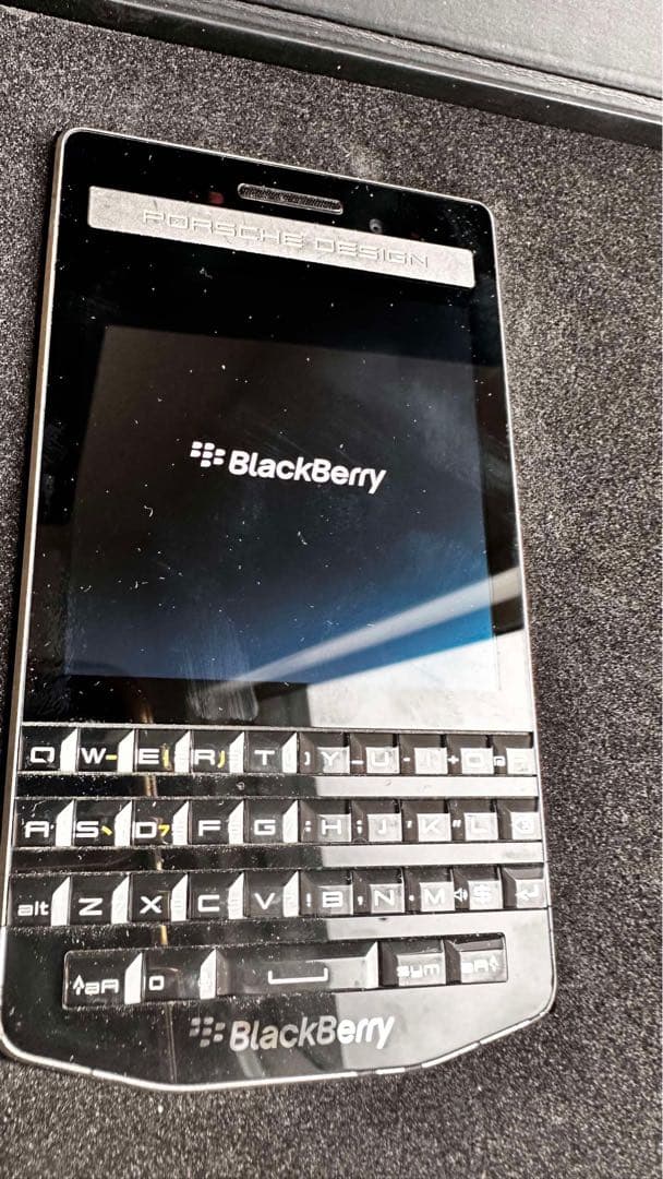 BlackBerry PORSCHE DESIGN P'9983 スマートフォン