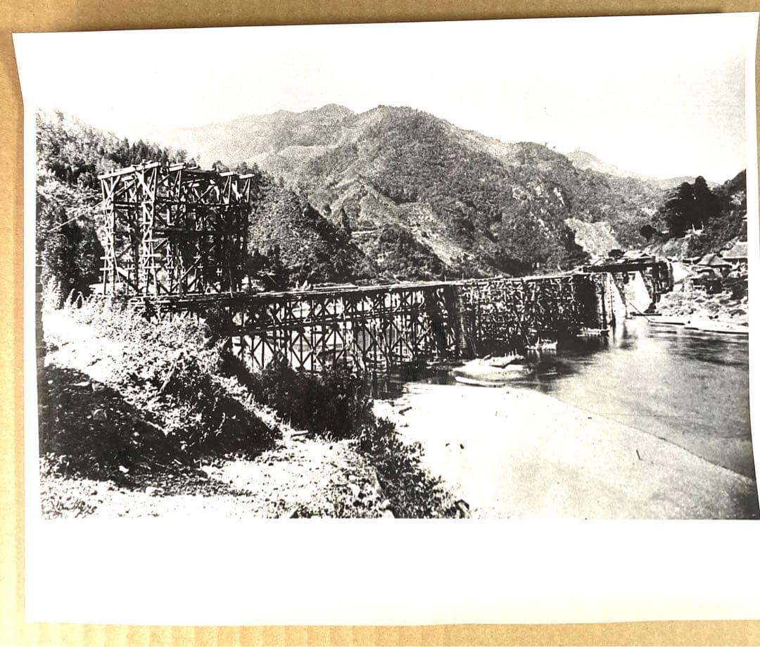 球磨川第一橋梁　鉄道橋の建設 モノクロ写真 ①