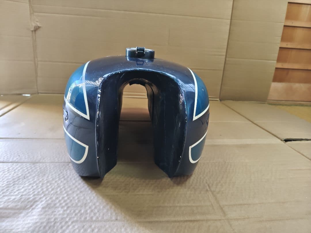 カワサキ　W3　純正ガソリンタンク 青