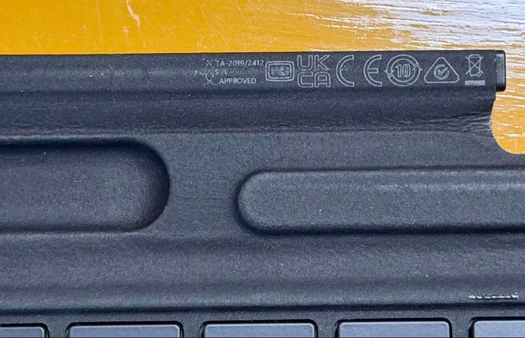 Microsoft Surface Pro用のスリムペン2付きキーボード