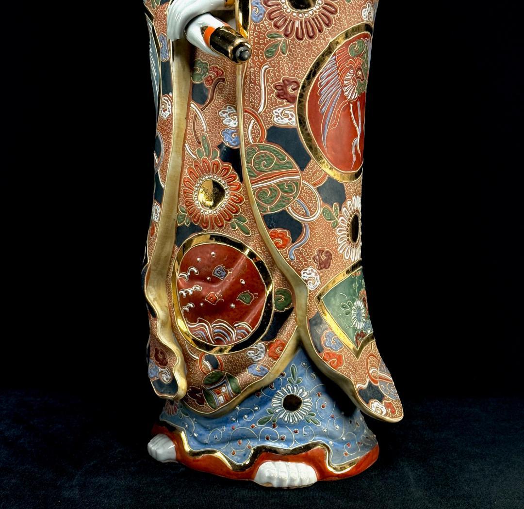 九谷焼　観音像　彩釉と金彩が調和する、気品ある観音立像。　高さ61㎝