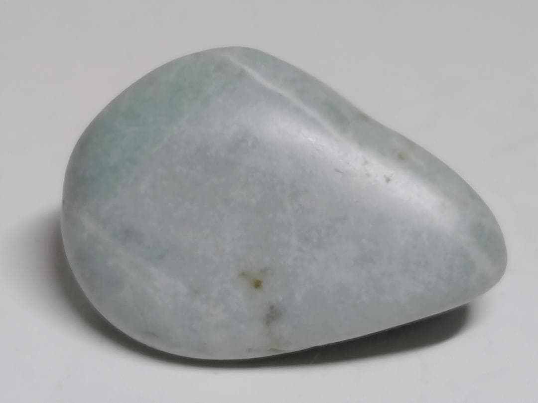 糸魚川53 翡翠 48g ヒスイ 原石 鑑賞石 自然石 誕生石 鉱物 鉱石 水石