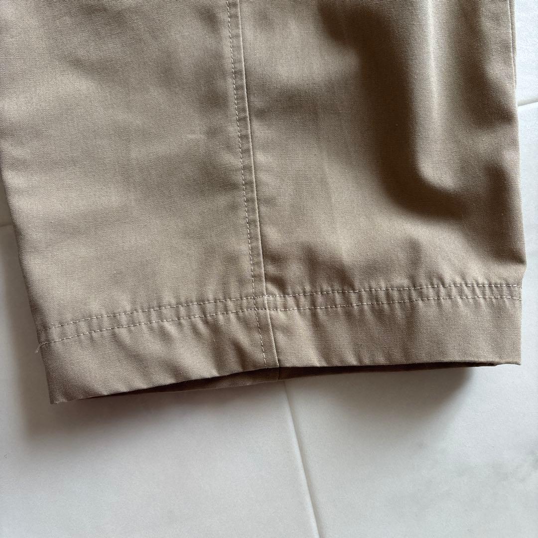 ゆったりシルエットのコクーンパンツ