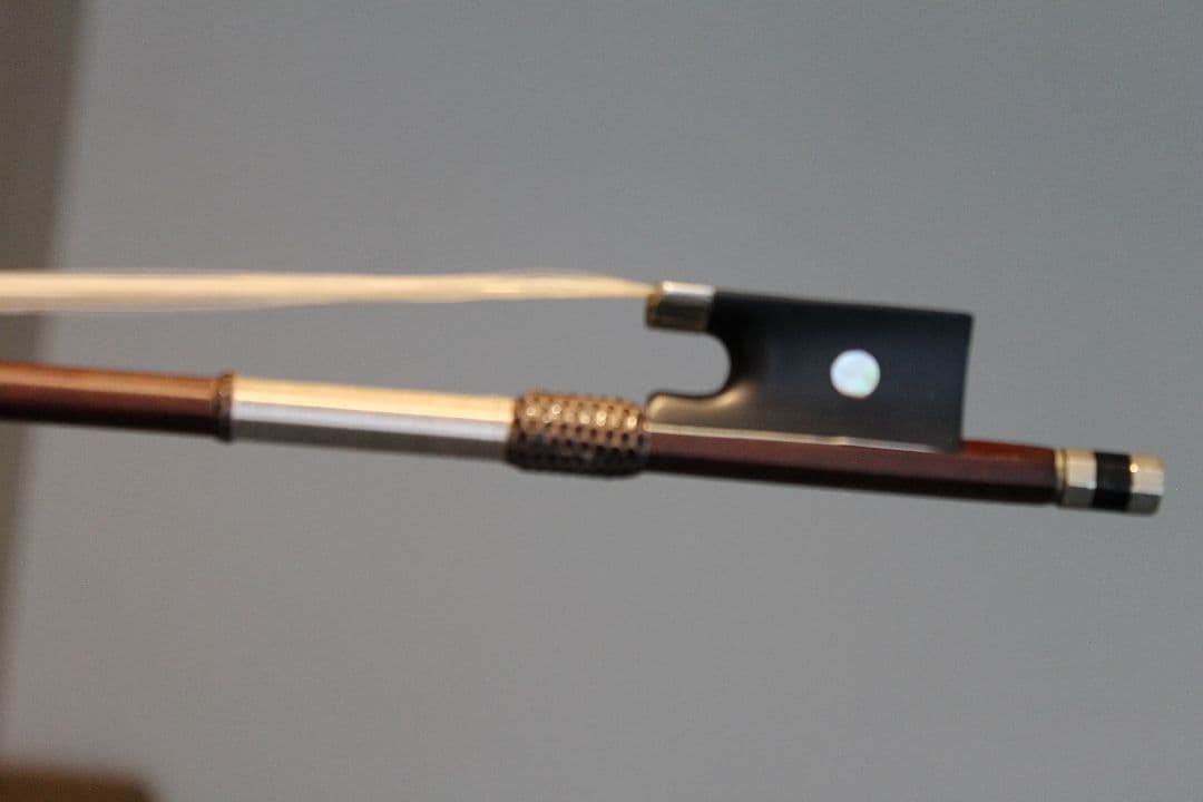 オールドバイオリン弓　絶妙な吸付と反発の妙、癖になる操作感　約百年前フレンチか