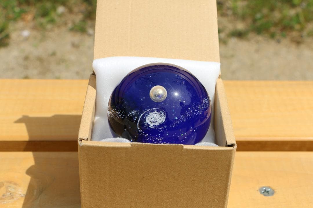 宇宙の銀河をモチーフにしたオブジェ 惑星 ガラスのアーティスト ワタナベカズオ
