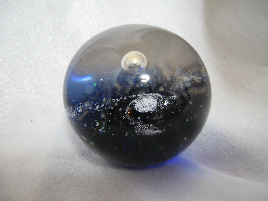 宇宙の銀河をモチーフにしたオブジェ 惑星 ガラスのアーティスト ワタナベカズオ